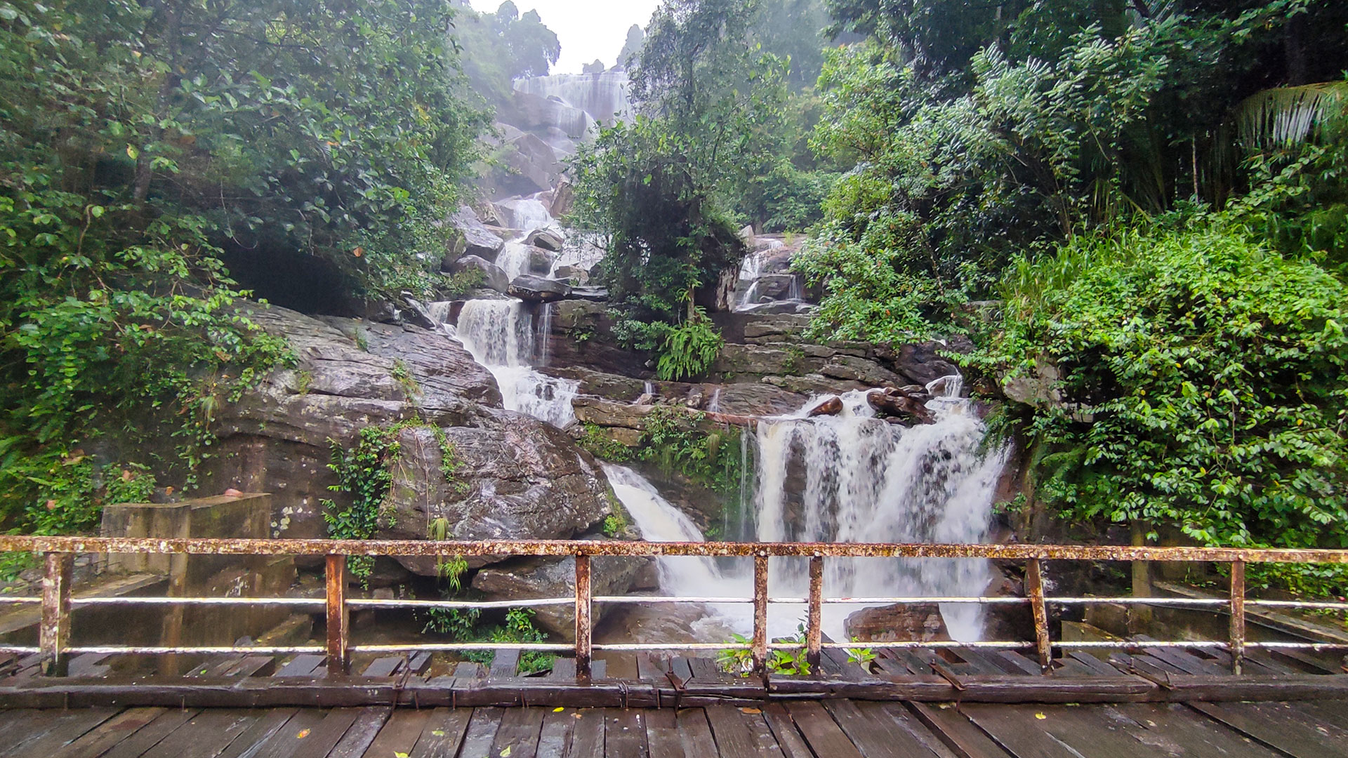 Olu Ella Waterfall cascading 127 meters beside the road in Kegalle District